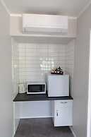 Bk's Palm Court Motor Lodge