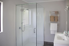 Bk's Palm Court Motor Lodge