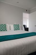 Bk's Palm Court Motor Lodge