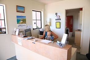 Bk's Palm Court Motor Lodge