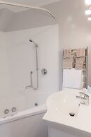 Bk's Palm Court Motor Lodge