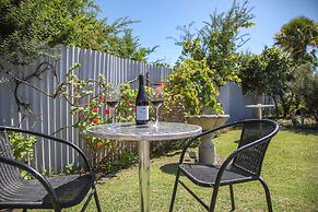 Bk's Palm Court Motor Lodge