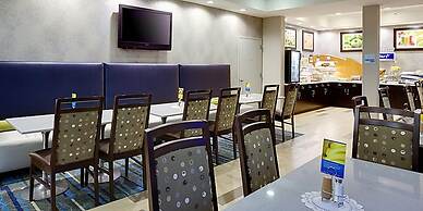 Holiday Inn Express Hotel & Suites Meadowlands Area by IHG