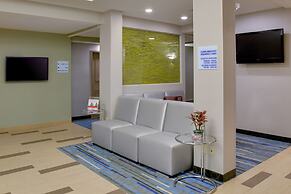 Holiday Inn Express Hotel & Suites Meadowlands Area by IHG