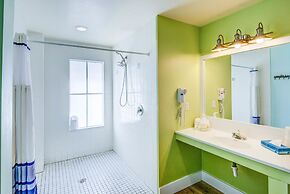 The Lighthouse Resort Inn & Suites