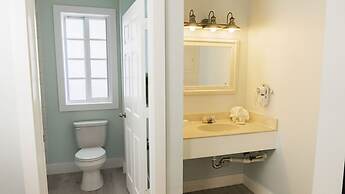 The Lighthouse Resort Inn & Suites