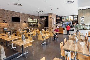 Oaks Adelaide Embassy Suites