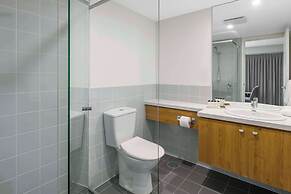 Oaks Adelaide Embassy Suites