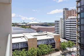 Oaks Adelaide Embassy Suites