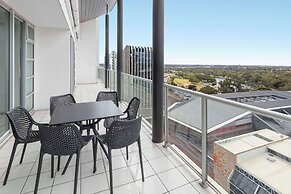 Oaks Adelaide Embassy Suites