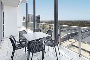 Oaks Adelaide Embassy Suites