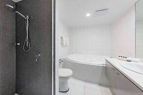 Oaks Adelaide Embassy Suites