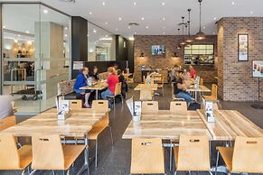 Oaks Adelaide Embassy Suites