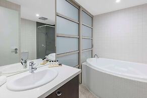 Oaks Adelaide Embassy Suites