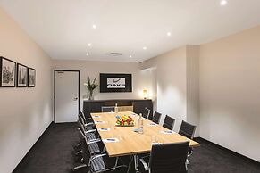 Oaks Adelaide Embassy Suites