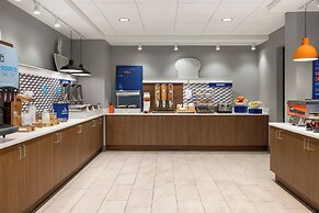 Holiday Inn Express And Suites Hagerstown by IHG