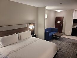 Holiday Inn Express & Suites Starkville, an IHG Hotel