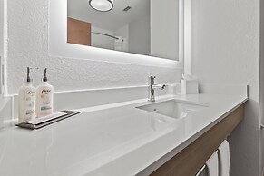 Holiday Inn Express & Suites Starkville by IHG