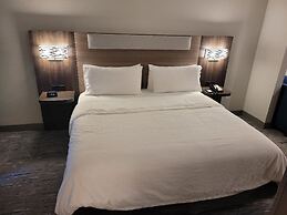 Holiday Inn Express & Suites Starkville by IHG