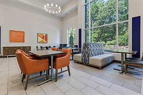 Holiday Inn Express & Suites Starkville by IHG