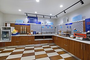 Holiday Inn Express & Suites Locust Grove by IHG