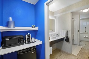 Holiday Inn Express & Suites Locust Grove by IHG