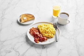 Holiday Inn Express & Suites Locust Grove by IHG