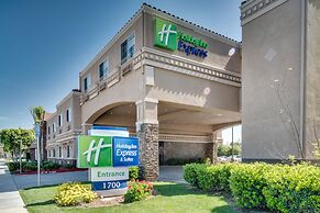 Holiday Inn Express & Suites Santa Clara by IHG