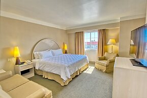 Holiday Inn Convention Center by IHG