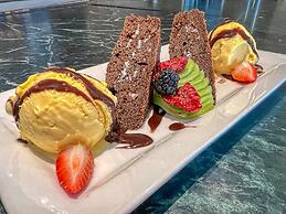 Holiday Inn Convention Center by IHG