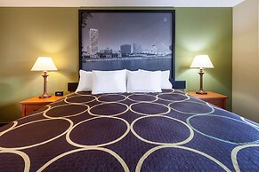 Super 8 by Wyndham Berlin WI