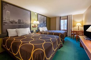 Super 8 by Wyndham Berlin WI