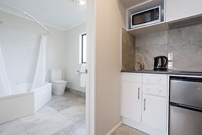 Bk's Pohutukawa Lodge