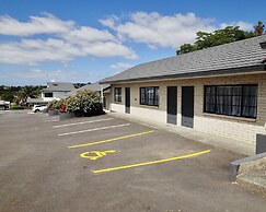 Bk's Pohutukawa Lodge