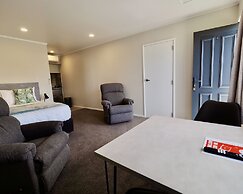 Bk's Pohutukawa Lodge