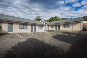 Bk's Pohutukawa Lodge