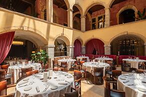 Cour des Loges Lyon, A Radisson Collection Hotel
