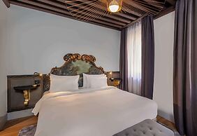 Cour des Loges Lyon, A Radisson Collection Hotel