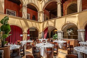 Cour des Loges Lyon, A Radisson Collection Hotel