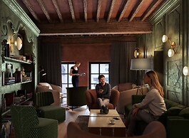 Cour des Loges Lyon, A Radisson Collection Hotel