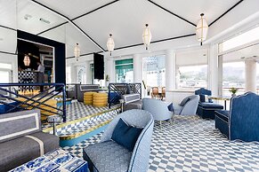 The Albatroz Hotel