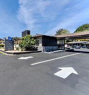 Monterey Surf Inn