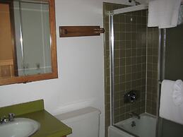 Val d'Isere by Mammoth Reservation Bureau