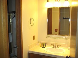 Val d'Isere by Mammoth Reservation Bureau