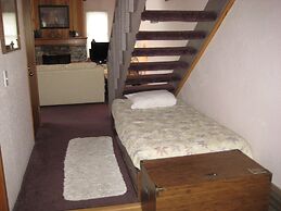 Val d'Isere by Mammoth Reservation Bureau