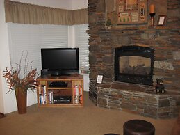 Val d'Isere by Mammoth Reservation Bureau