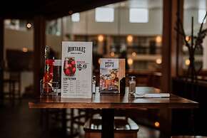 Coast Nisku Inn & Conference Centre