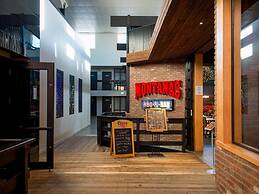 Coast Nisku Inn & Conference Centre