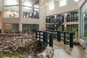 Coast Nisku Inn & Conference Centre