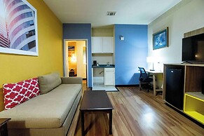 Days Inn & Suites by Wyndham Houston North/Aldine